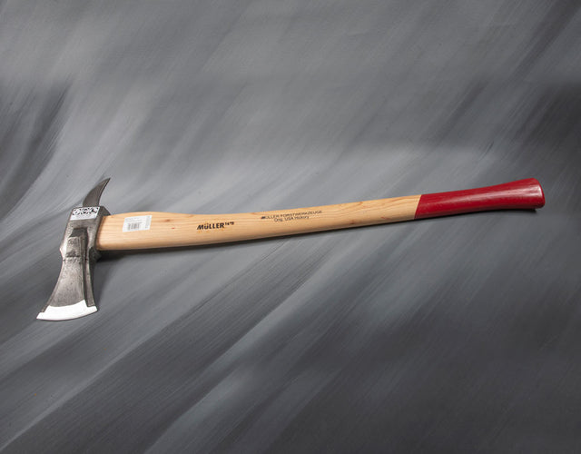 Muller Splitting Axe with log pick